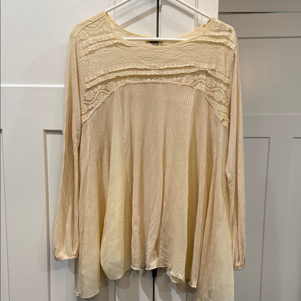 gimmicks by BKE Cream Lace Yoke Long-Sleeve Tunic